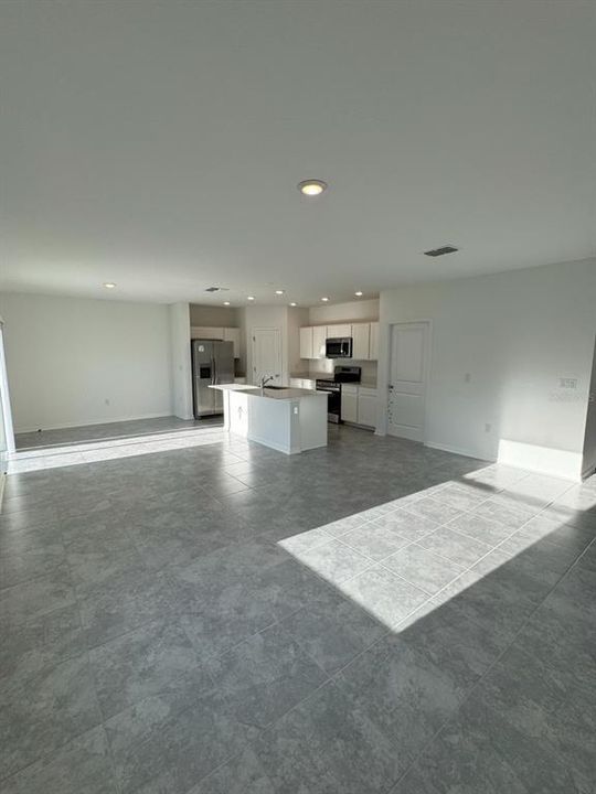 В аренду: $2,050 (4 спален, 2 ванн, 1933 Квадратных фут)