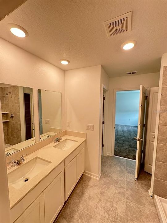 В аренду: $2,050 (4 спален, 2 ванн, 1933 Квадратных фут)