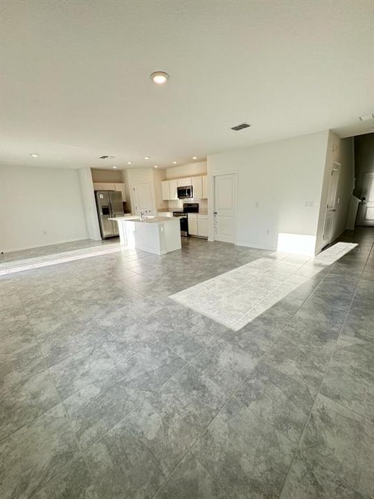 В аренду: $2,050 (4 спален, 2 ванн, 1933 Квадратных фут)