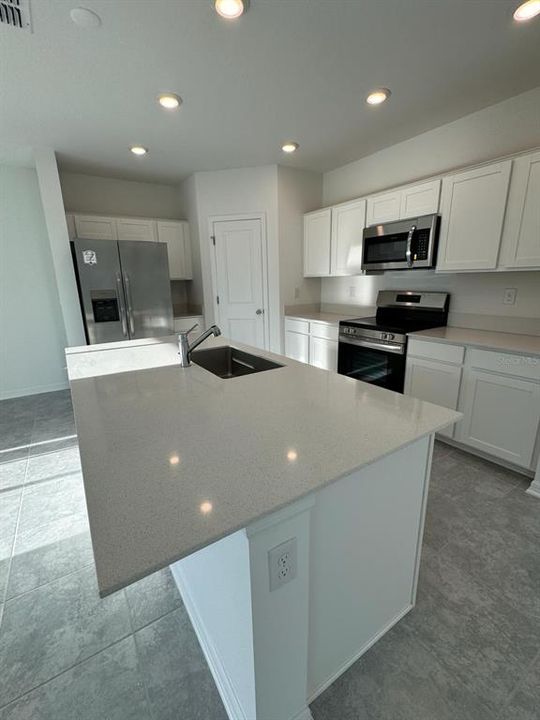 В аренду: $2,050 (4 спален, 2 ванн, 1933 Квадратных фут)