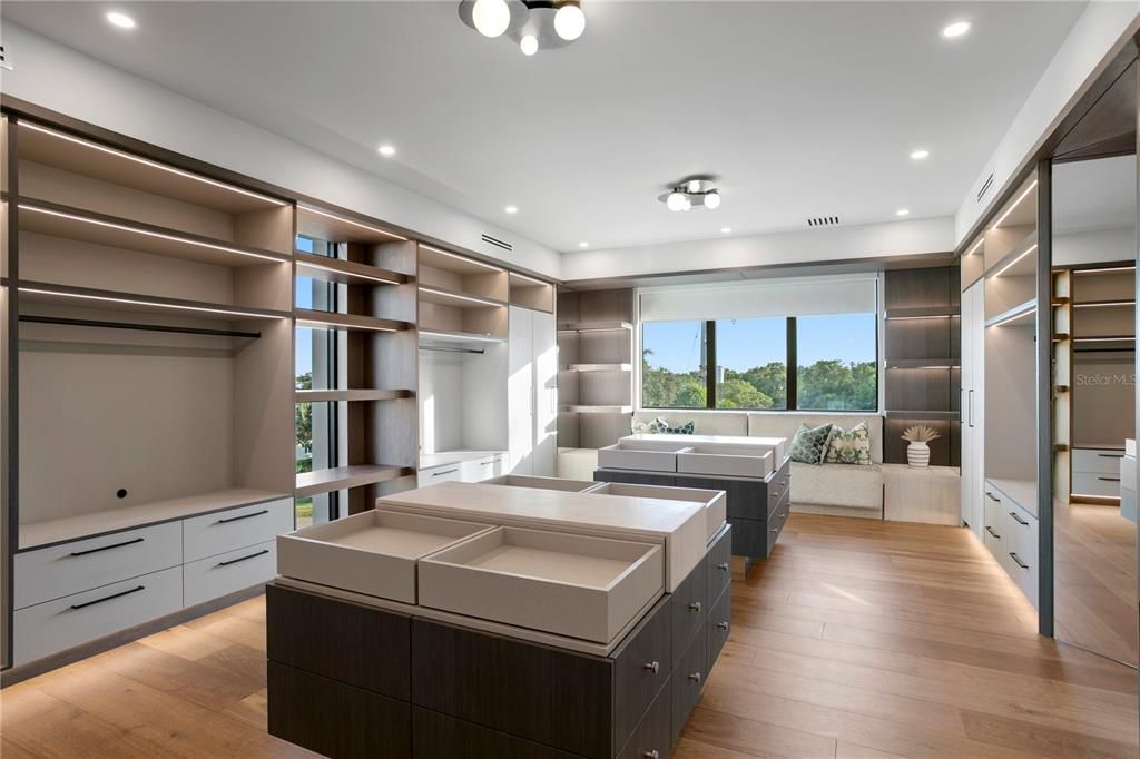 For Sale: $9,800,000 (5 beds, 5 baths, 6800 Square Feet)