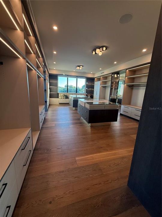 For Sale: $9,800,000 (5 beds, 5 baths, 6800 Square Feet)