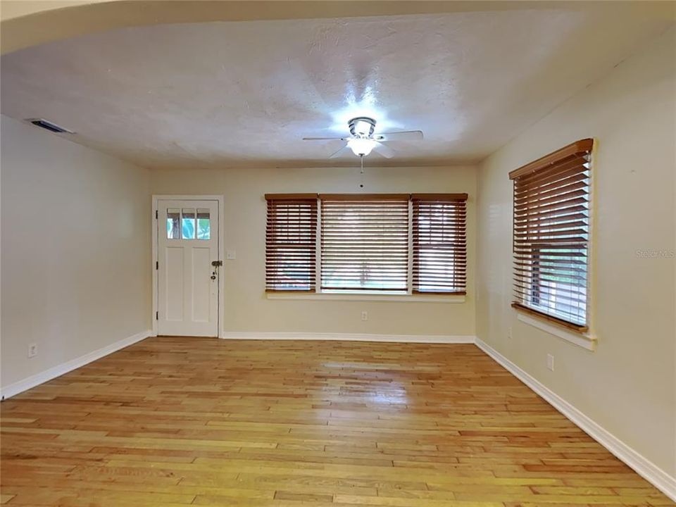 For Rent: $2,300 (2 beds, 2 baths, 1200 Square Feet)