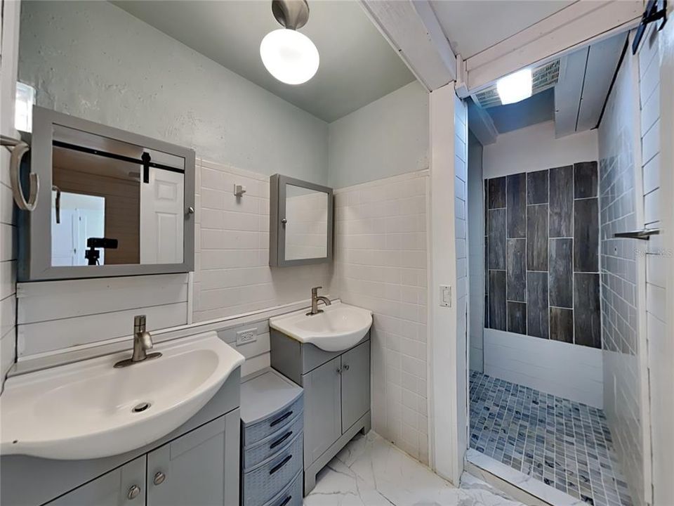 For Rent: $2,300 (2 beds, 2 baths, 1200 Square Feet)