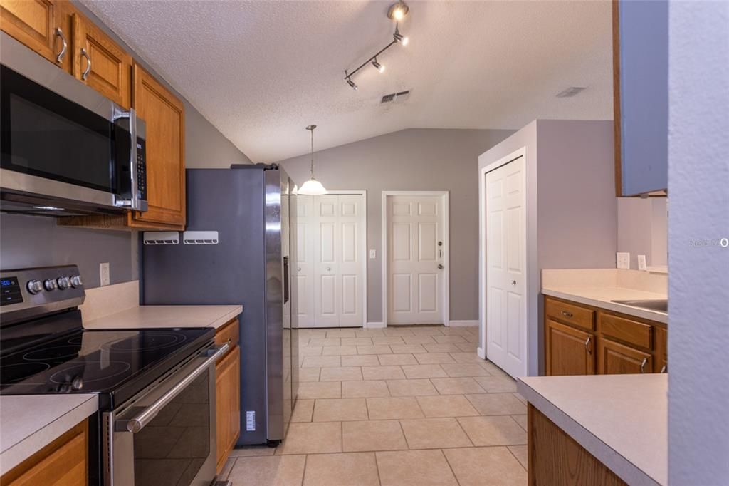 For Sale: $290,000 (3 beds, 2 baths, 1537 Square Feet)