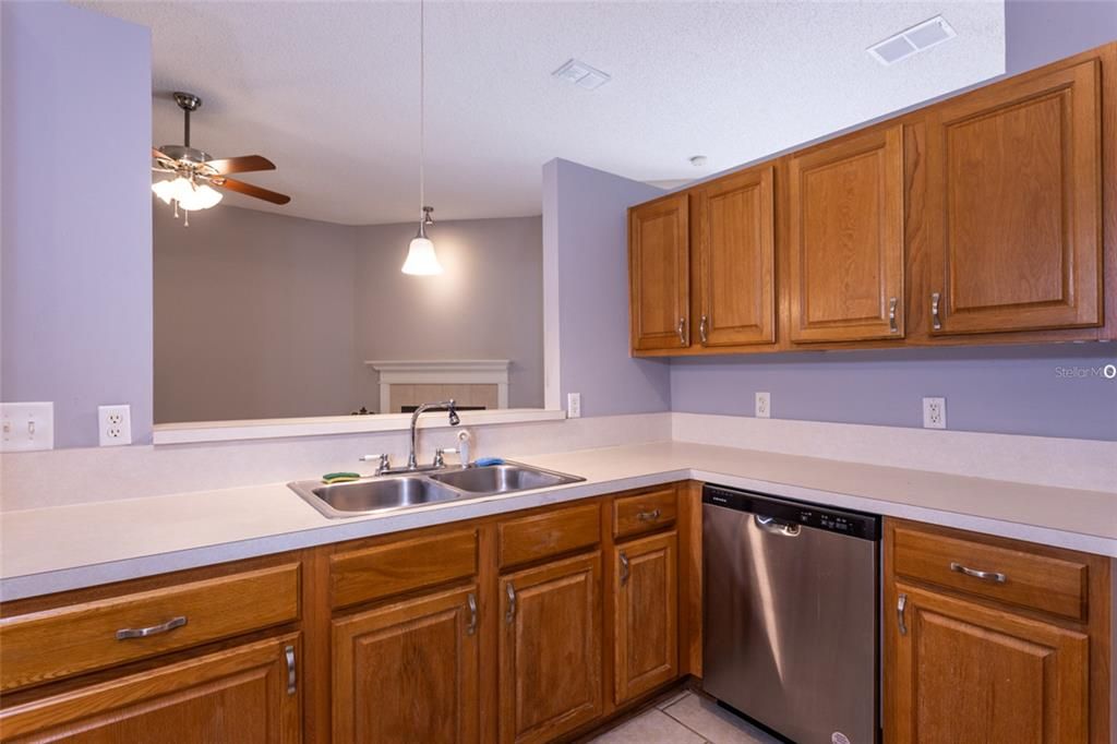 For Sale: $290,000 (3 beds, 2 baths, 1537 Square Feet)