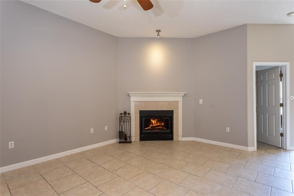 For Sale: $290,000 (3 beds, 2 baths, 1537 Square Feet)