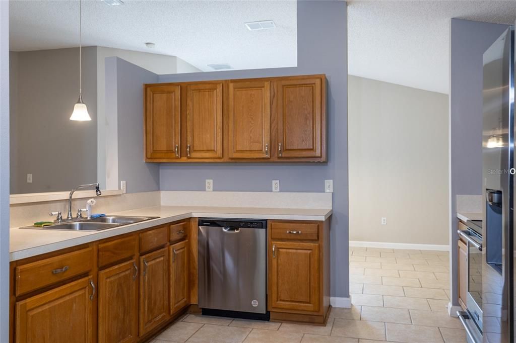 For Sale: $290,000 (3 beds, 2 baths, 1537 Square Feet)