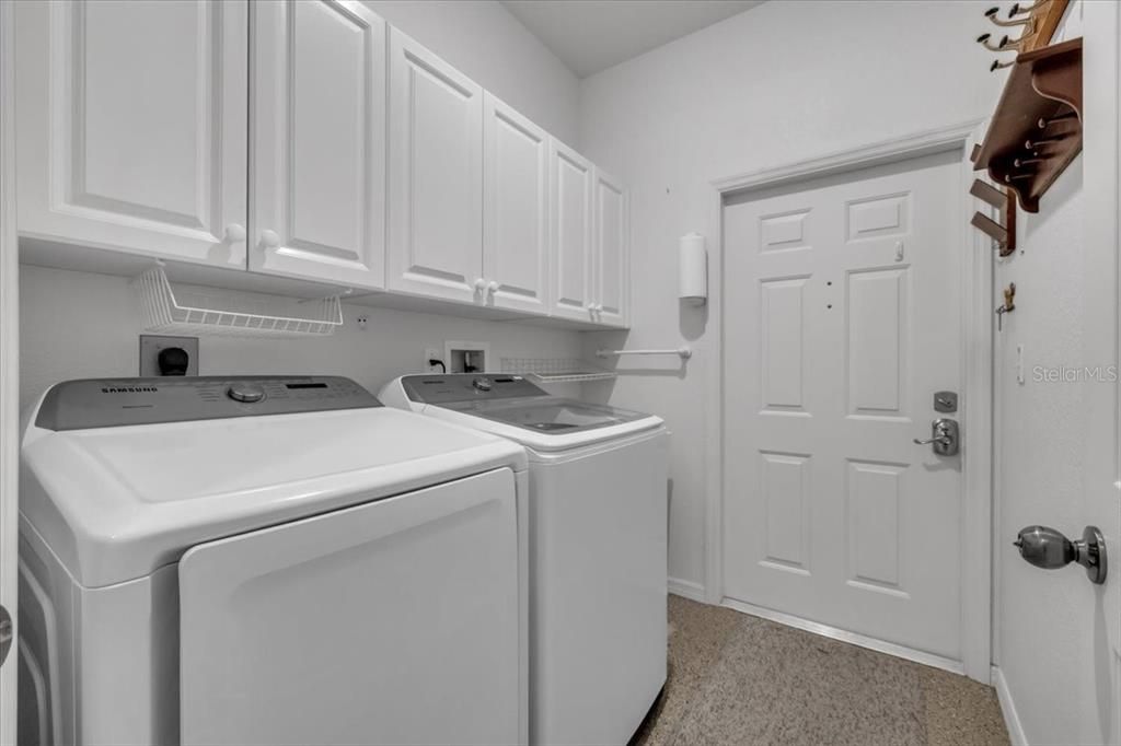 For Sale: $329,000 (3 beds, 2 baths, 1561 Square Feet)