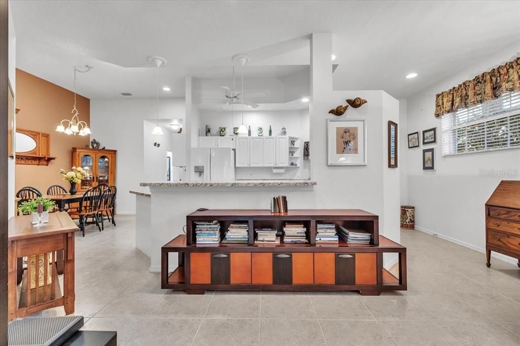 For Sale: $329,000 (3 beds, 2 baths, 1561 Square Feet)