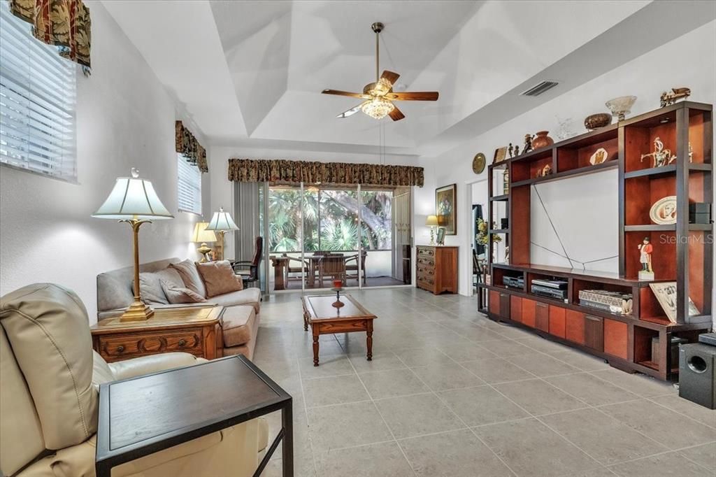 For Sale: $329,000 (3 beds, 2 baths, 1561 Square Feet)