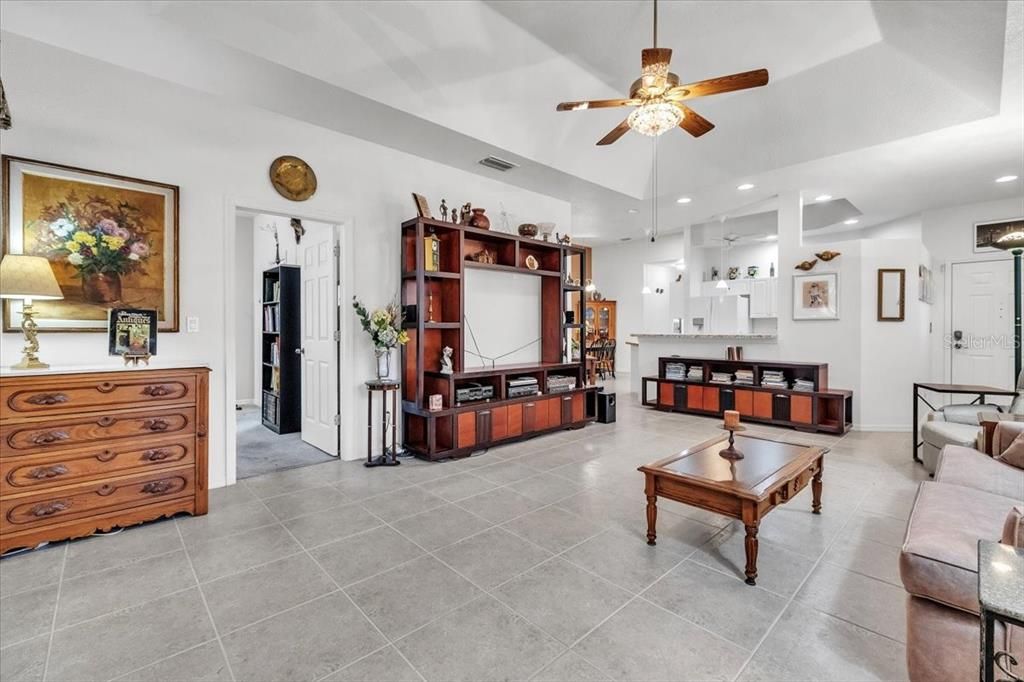 For Sale: $329,000 (3 beds, 2 baths, 1561 Square Feet)