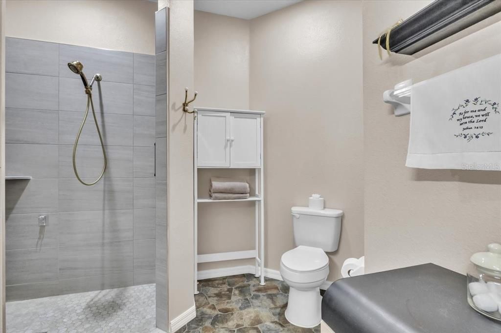 For Sale: $329,000 (3 beds, 2 baths, 1561 Square Feet)