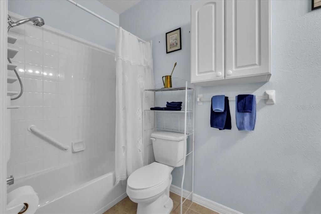 For Sale: $329,000 (3 beds, 2 baths, 1561 Square Feet)