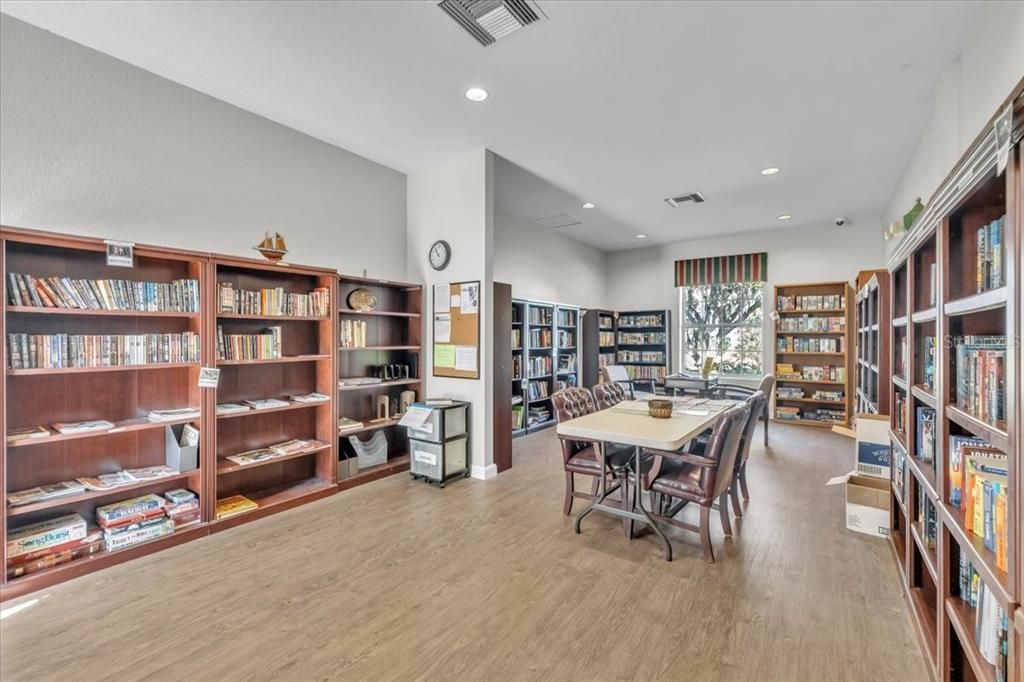 For Sale: $329,000 (3 beds, 2 baths, 1561 Square Feet)