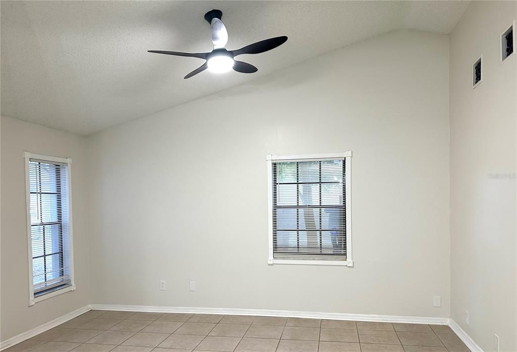 En Venta: $285,000 (3 camas, 2 baños, 1375 Pies cuadrados)