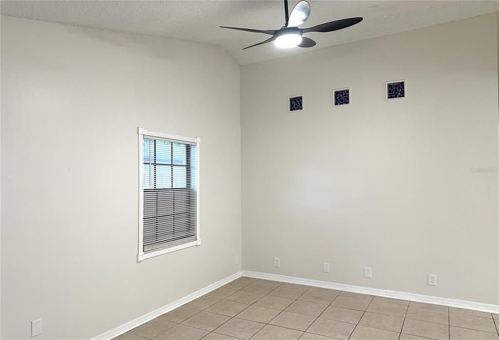 En Venta: $285,000 (3 camas, 2 baños, 1375 Pies cuadrados)