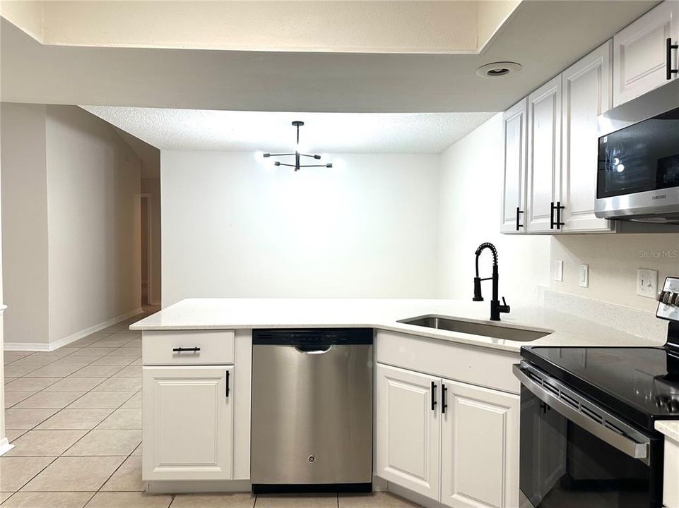 En Venta: $285,000 (3 camas, 2 baños, 1375 Pies cuadrados)