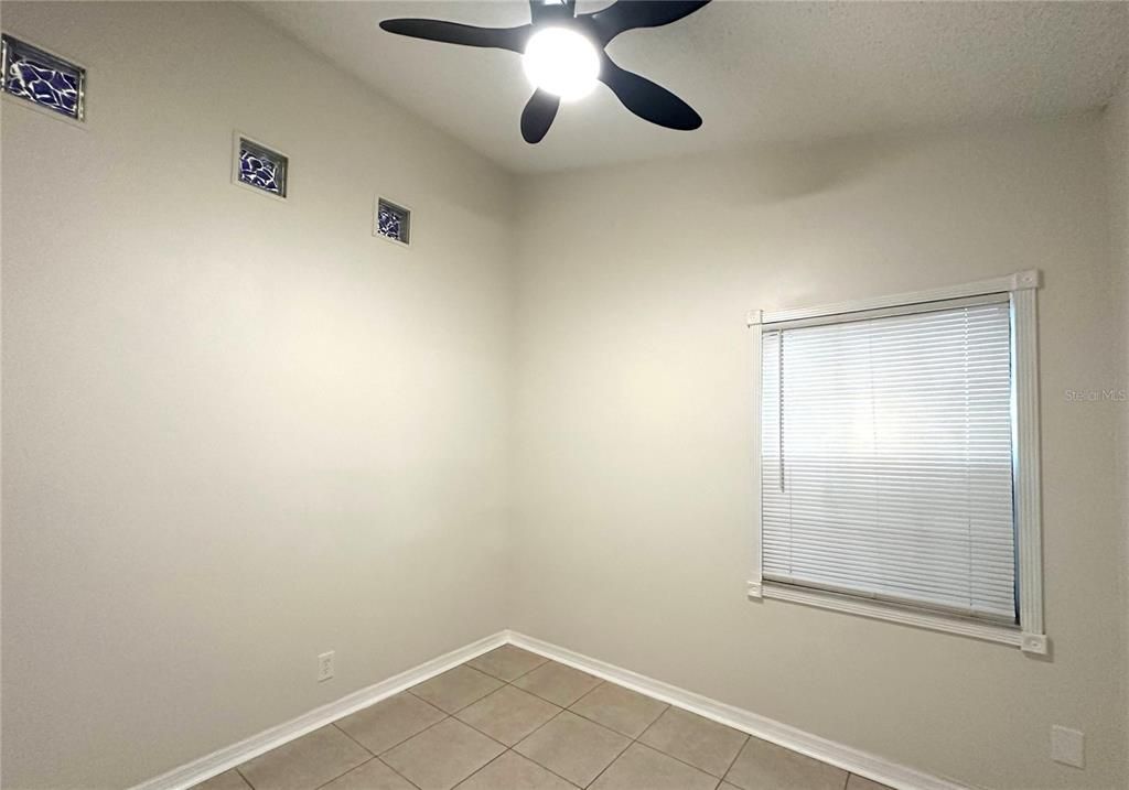 En Venta: $285,000 (3 camas, 2 baños, 1375 Pies cuadrados)