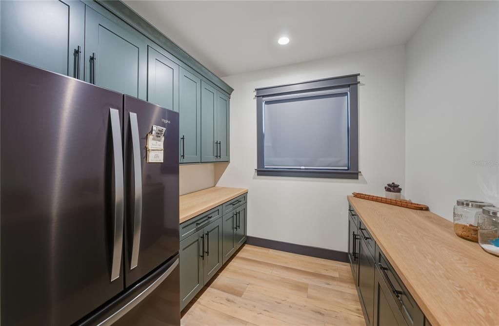 待售: $1,600,000 (6 贝兹, 6 浴室, 4945 平方英尺)