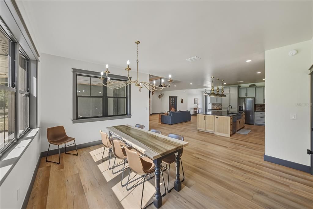 待售: $1,600,000 (6 贝兹, 6 浴室, 4945 平方英尺)