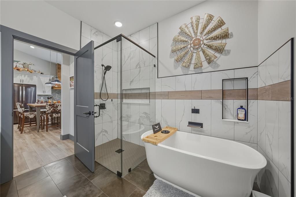 待售: $1,600,000 (6 贝兹, 6 浴室, 4945 平方英尺)