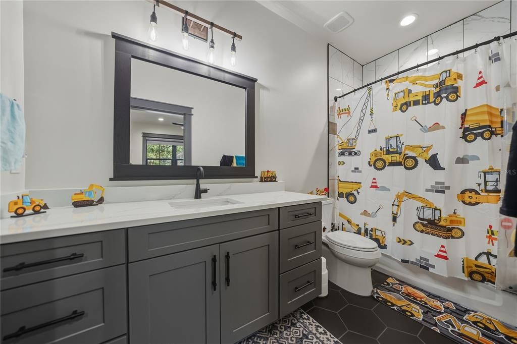 待售: $1,600,000 (6 贝兹, 6 浴室, 4945 平方英尺)