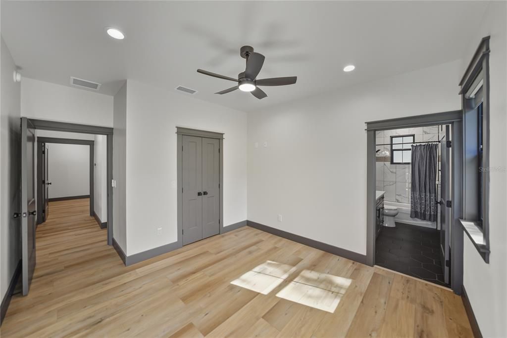 待售: $1,600,000 (6 贝兹, 6 浴室, 4945 平方英尺)