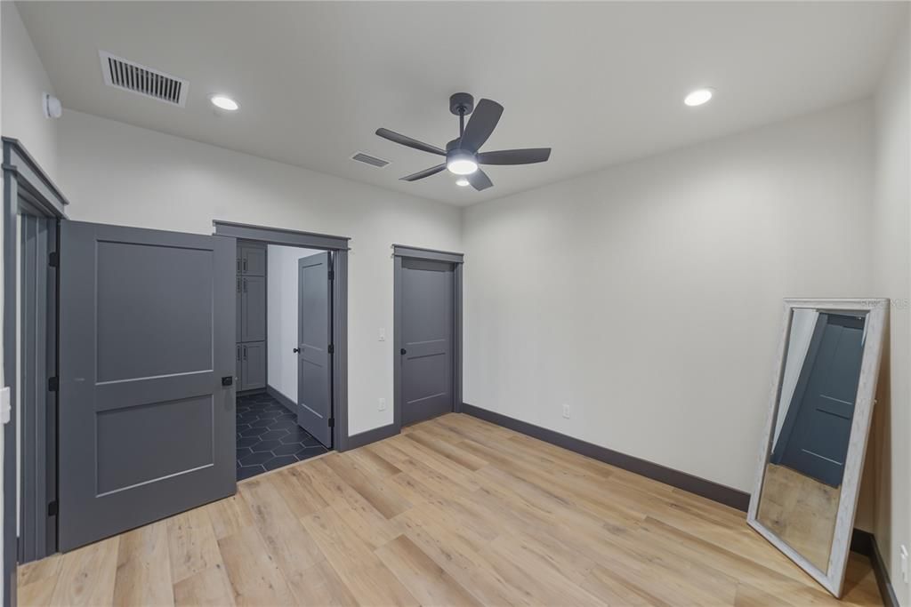 待售: $1,600,000 (6 贝兹, 6 浴室, 4945 平方英尺)