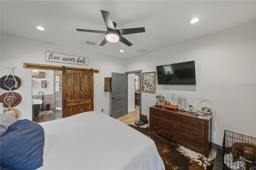 待售: $1,600,000 (6 贝兹, 6 浴室, 4945 平方英尺)