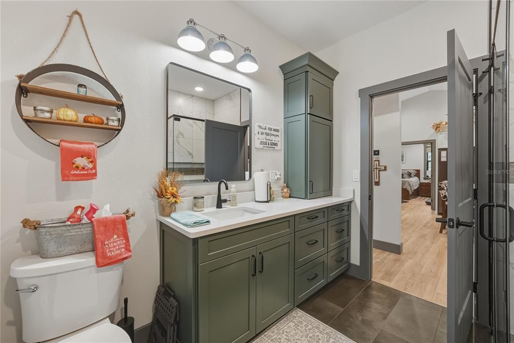 待售: $1,600,000 (6 贝兹, 6 浴室, 4945 平方英尺)