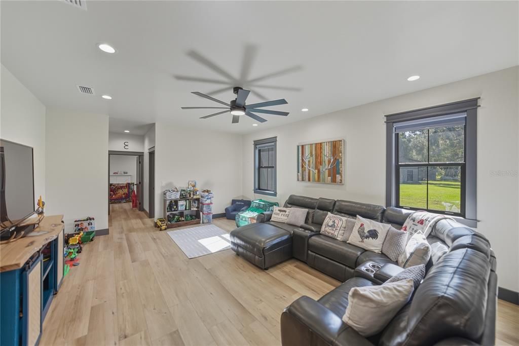 待售: $1,600,000 (6 贝兹, 6 浴室, 4945 平方英尺)