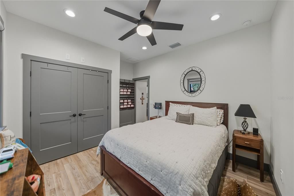 待售: $1,600,000 (6 贝兹, 6 浴室, 4945 平方英尺)