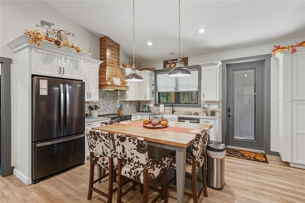 待售: $1,600,000 (6 贝兹, 6 浴室, 4945 平方英尺)