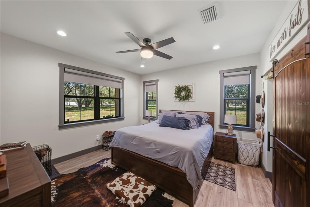 待售: $1,600,000 (6 贝兹, 6 浴室, 4945 平方英尺)