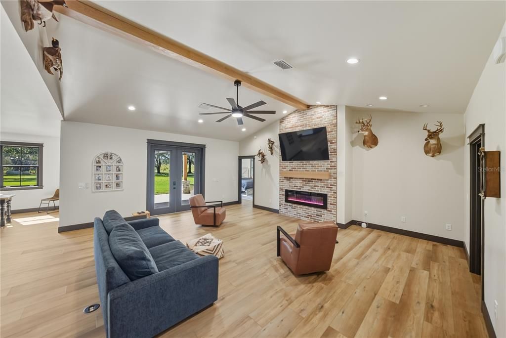 待售: $1,600,000 (6 贝兹, 6 浴室, 4945 平方英尺)