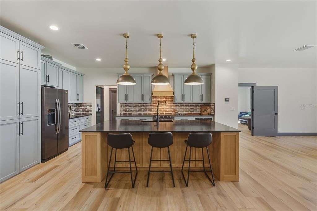 待售: $1,600,000 (6 贝兹, 6 浴室, 4945 平方英尺)