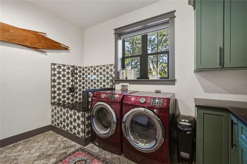 待售: $1,600,000 (6 贝兹, 6 浴室, 4945 平方英尺)