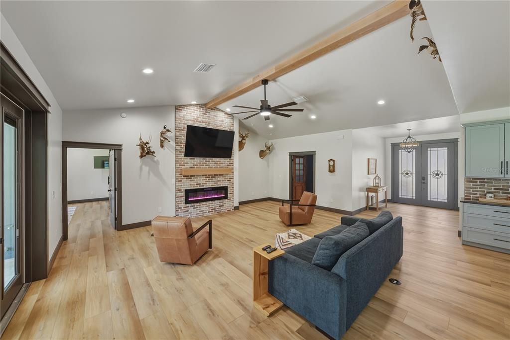 待售: $1,600,000 (6 贝兹, 6 浴室, 4945 平方英尺)