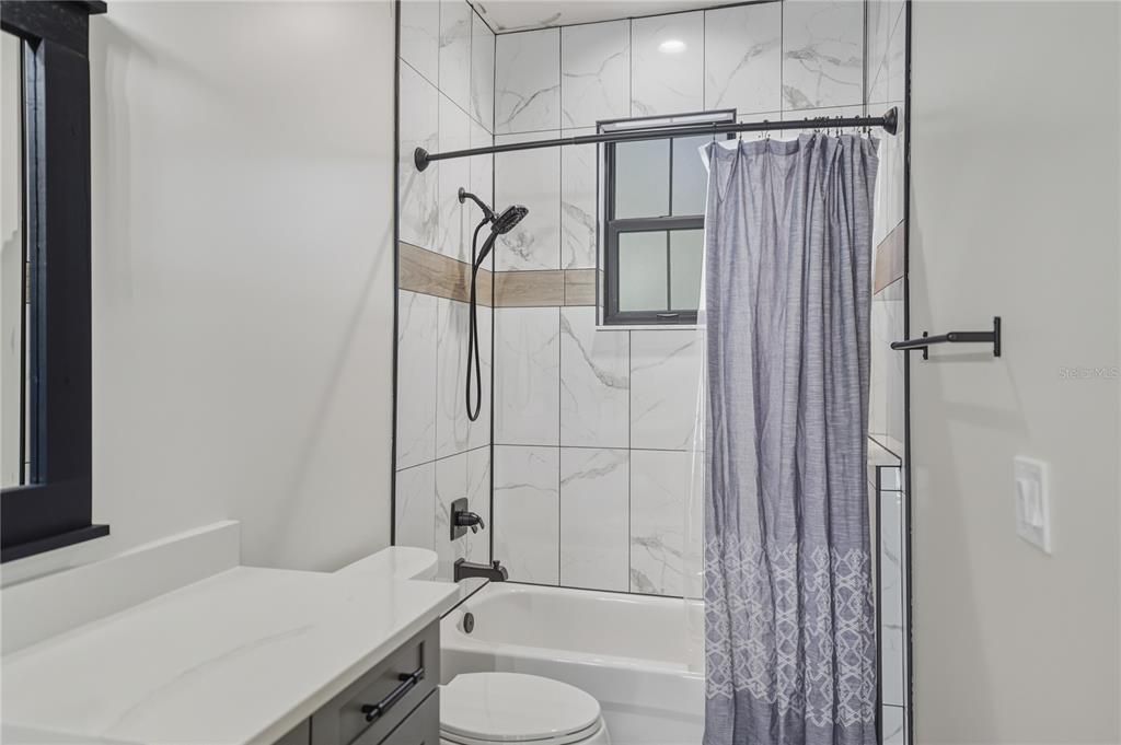 待售: $1,600,000 (6 贝兹, 6 浴室, 4945 平方英尺)