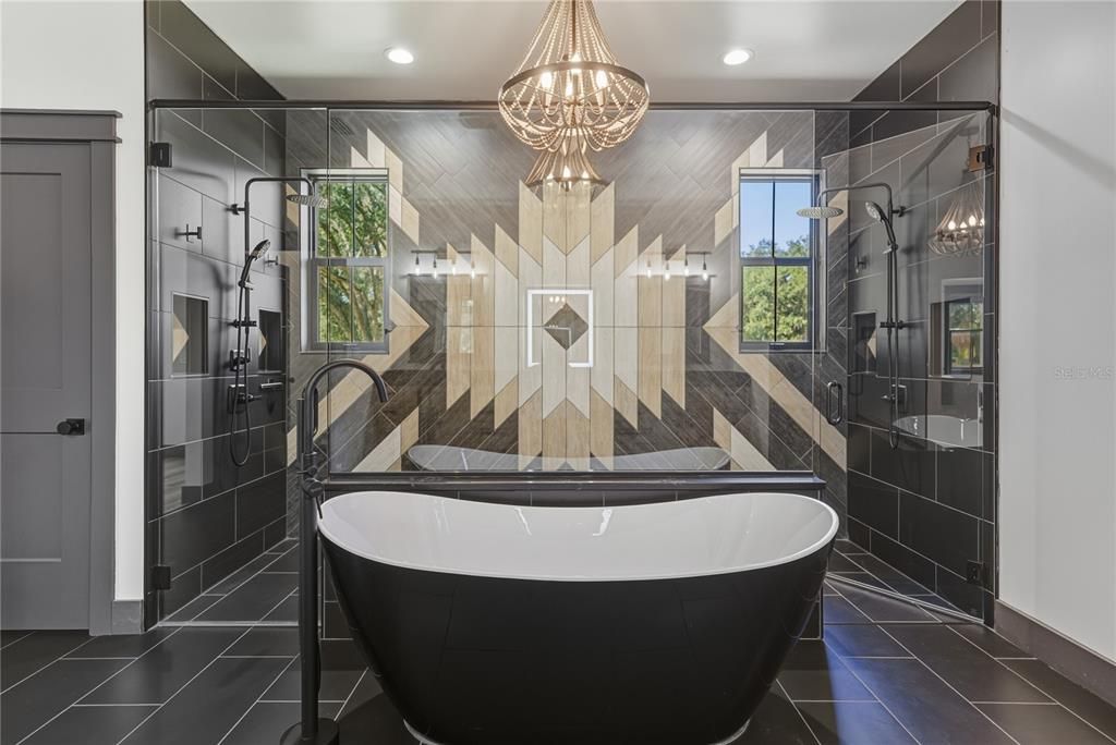 待售: $1,600,000 (6 贝兹, 6 浴室, 4945 平方英尺)