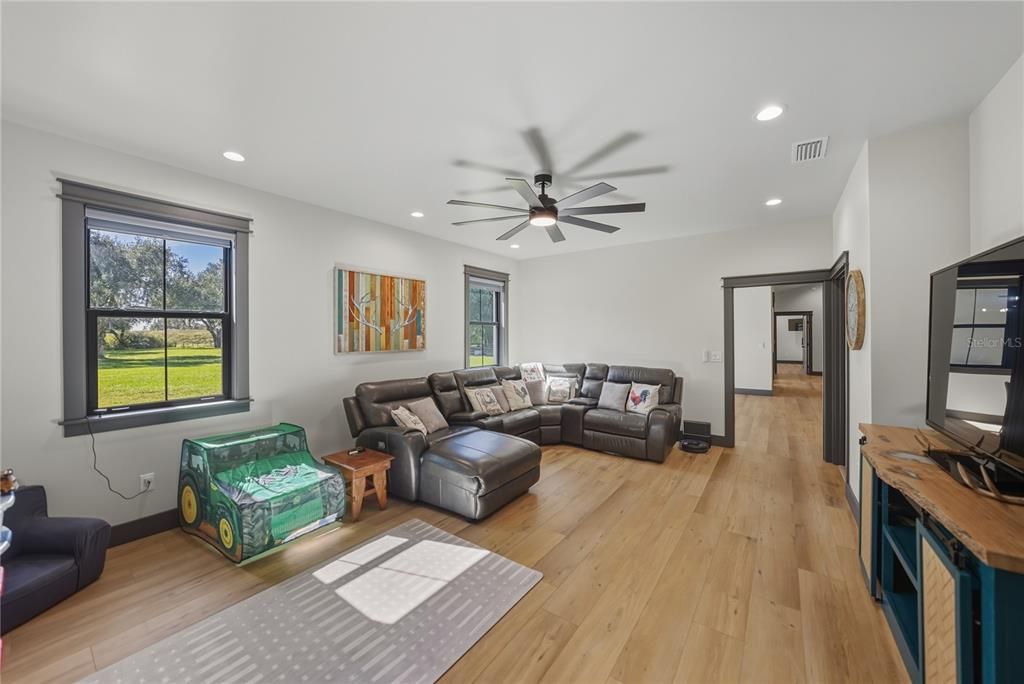 待售: $1,600,000 (6 贝兹, 6 浴室, 4945 平方英尺)