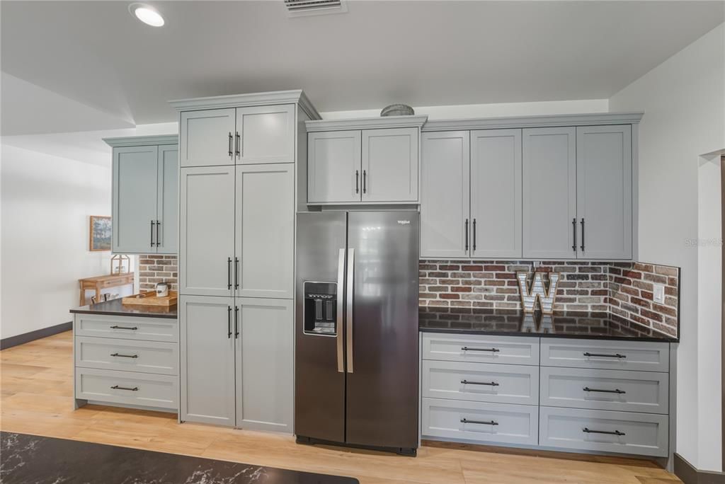 待售: $1,600,000 (6 贝兹, 6 浴室, 4945 平方英尺)