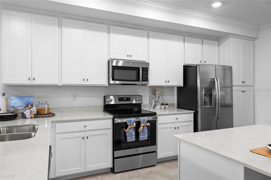 For Sale: $275,000 (2 beds, 2 baths, 1121 Square Feet)