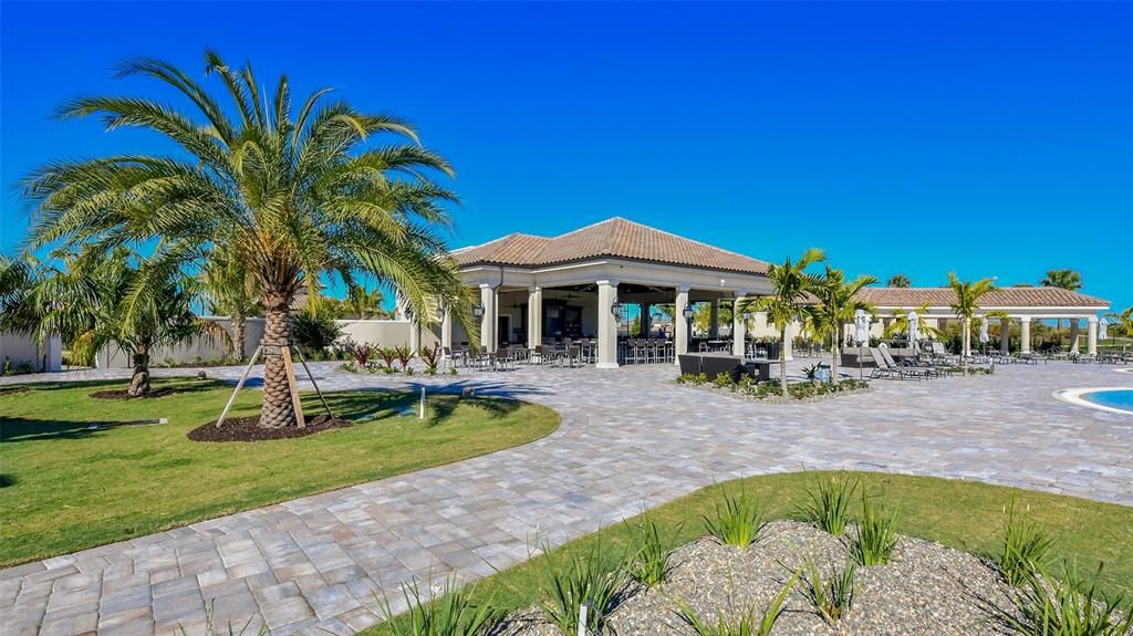 For Sale: $275,000 (2 beds, 2 baths, 1121 Square Feet)