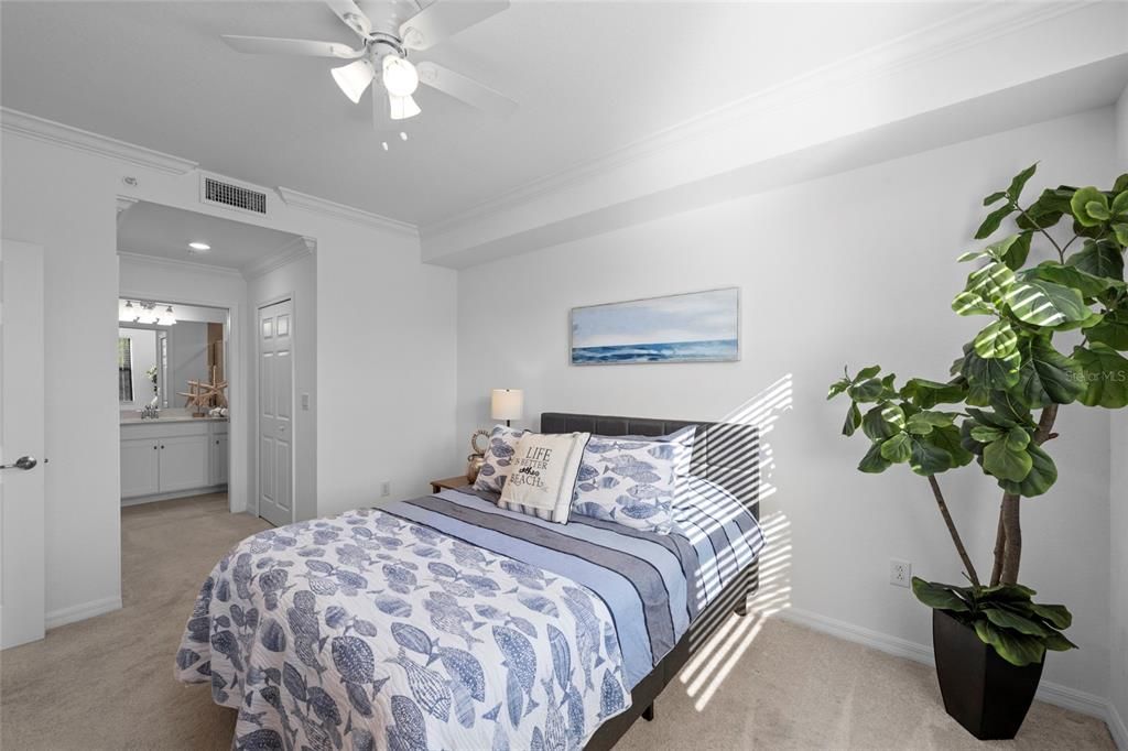 For Sale: $275,000 (2 beds, 2 baths, 1121 Square Feet)