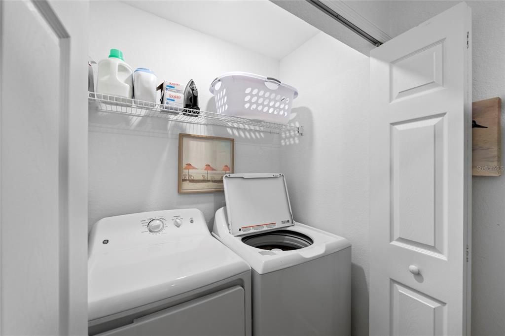 For Sale: $275,000 (2 beds, 2 baths, 1121 Square Feet)