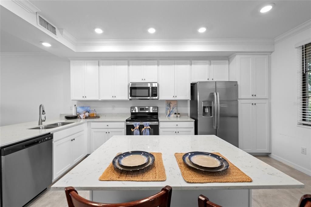 For Sale: $275,000 (2 beds, 2 baths, 1121 Square Feet)