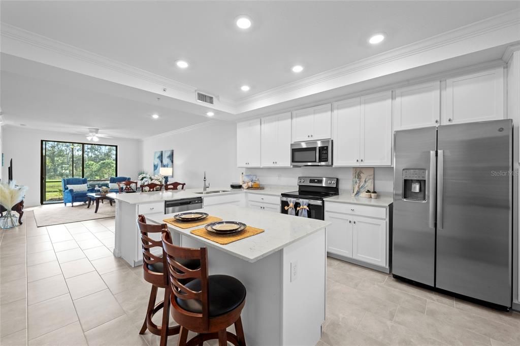 For Sale: $275,000 (2 beds, 2 baths, 1121 Square Feet)