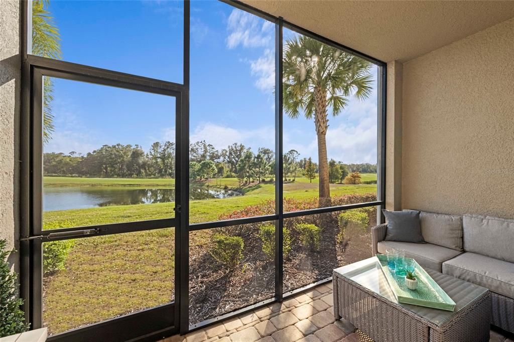 For Sale: $275,000 (2 beds, 2 baths, 1121 Square Feet)